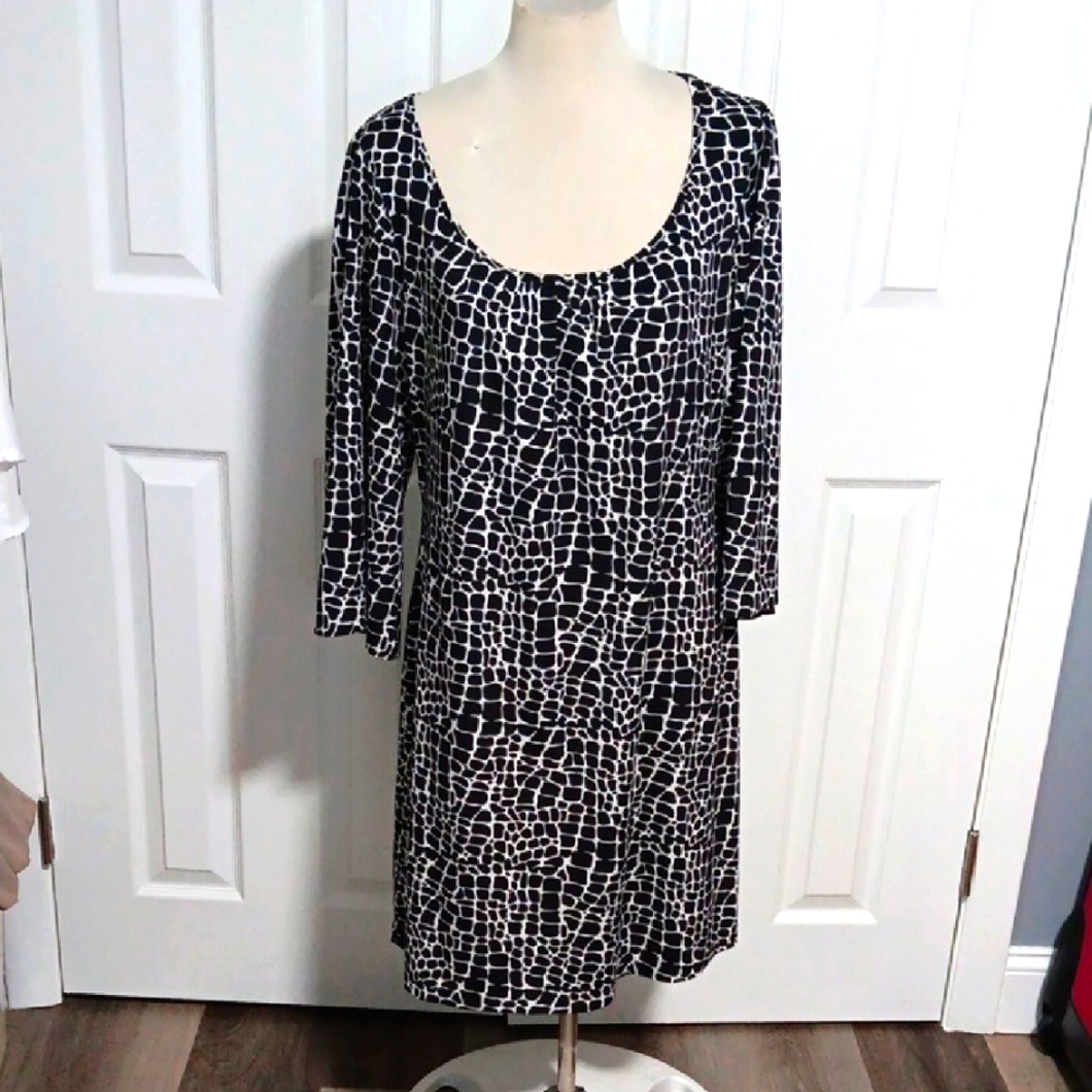 INC International Concepts Black and White Sheath Dress Scoop Neck